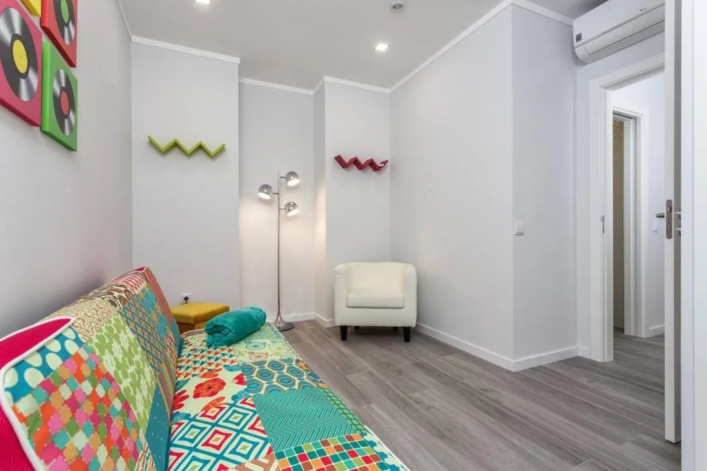 Luxury Beach Apartment — interior 23